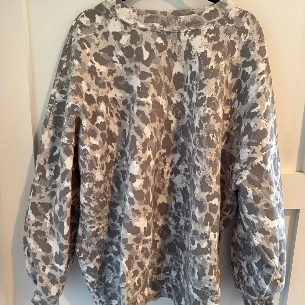 Abercrombie & Fitch Gray and White Sweatshirt